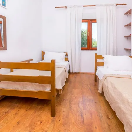 Kiara Near The 公寓 *