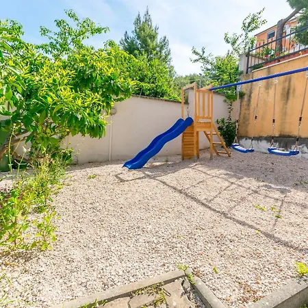 Kiara Near The 公寓 Dolac