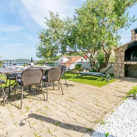 Kiara Near The Dolac