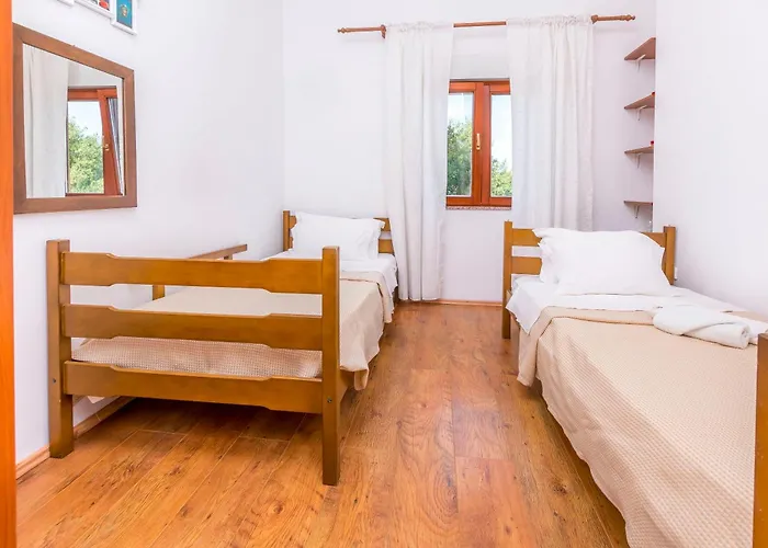 Kiara Near The 아파트 *