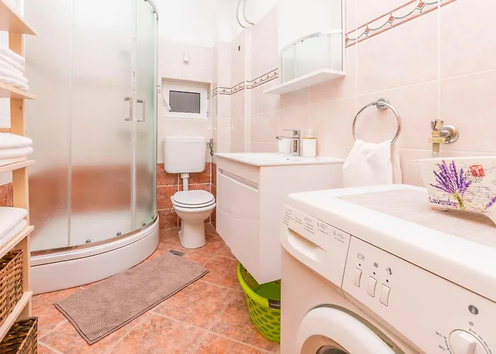 Kiara Near The דירה Dolac