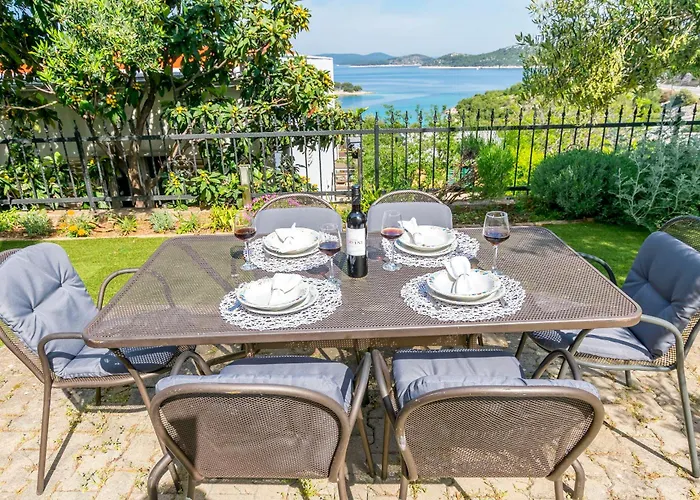 Kiara Near The 아파트 *